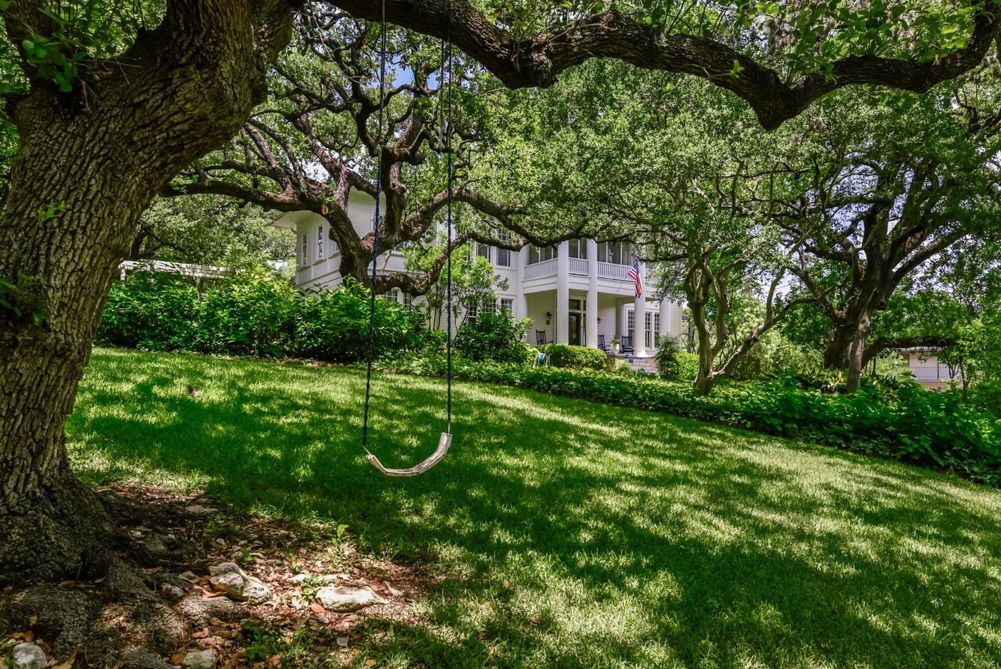 Sold Austin, TX 78704 9 Beds / 10 Full Baths Price Available Upon