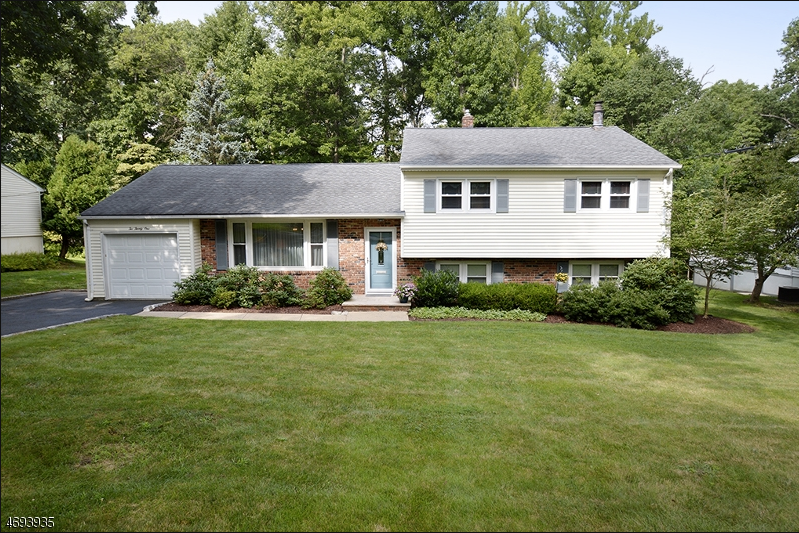 Property photo for 221 Sutton Drive, Berkeley Heights, NJ