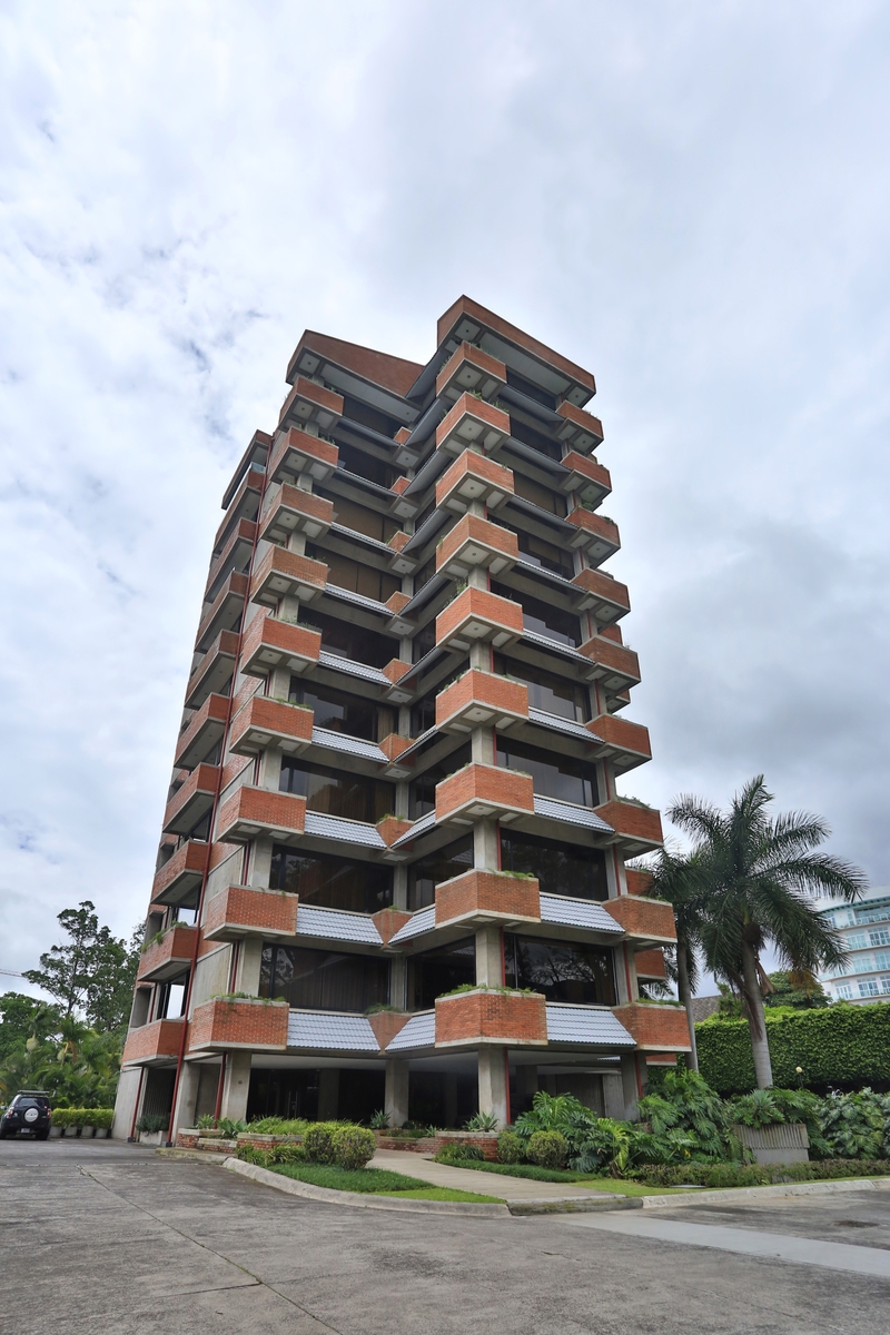 For Sale: Escazu Country Club Condo, Bellavista, Escazu, Escazú, San José,  Costa Rica | 4 Beds / 4 Full Baths / 1 Half Bath | $690,000