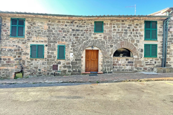 Property photo for Interesting portion for sale in the historic centre of Radicofani, Sarteano, Toscana, Italy